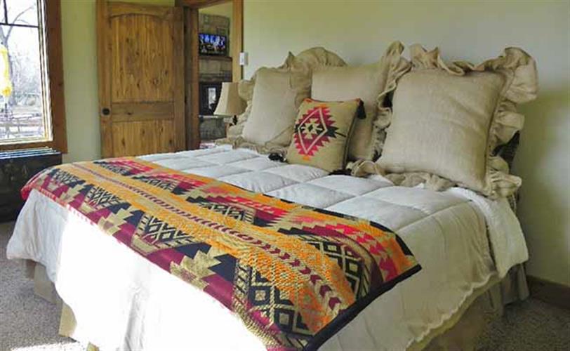 Liar's Lodge at Big Hole River Ranch: bedroom