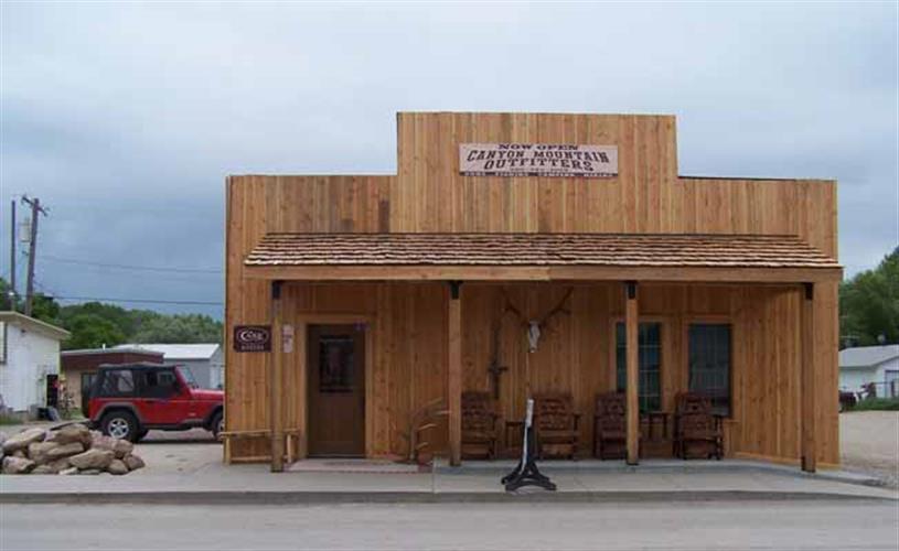 Canyon Mountain Outfitters: exterior