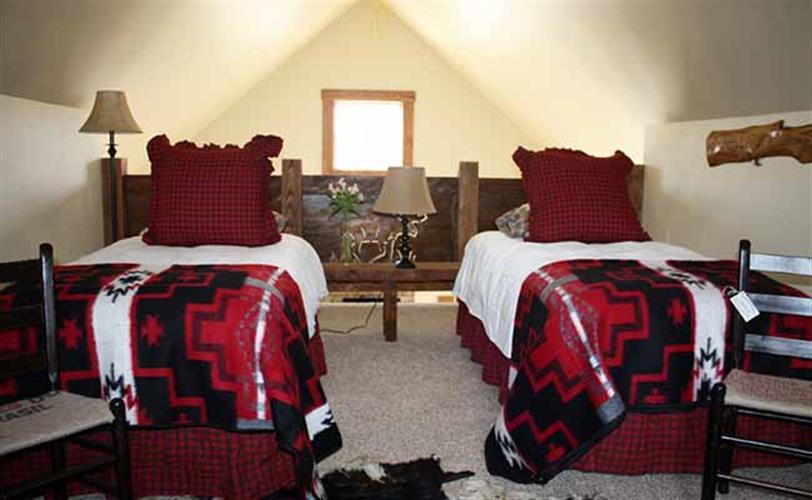 Liar's Lodge at Big Hole River Ranch: bedroom