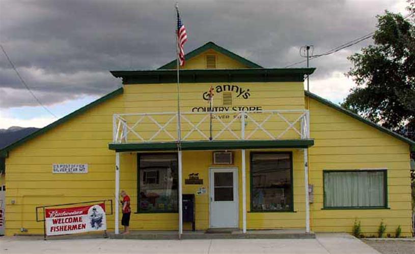 Granny's Country Store: exterior